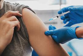Mobiles Impfangebot mit Moderna und Johnson & Johnson bei der AOK in Neuss