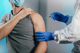 Impfangebot im Impfzentrum mit BioNTech, Moderna, Johnson & Johnson und Novavax