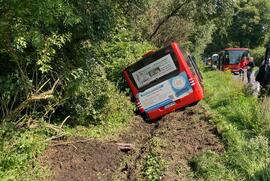 POL-NE: Zehn Verletzte nach Unfall mit Linienbus